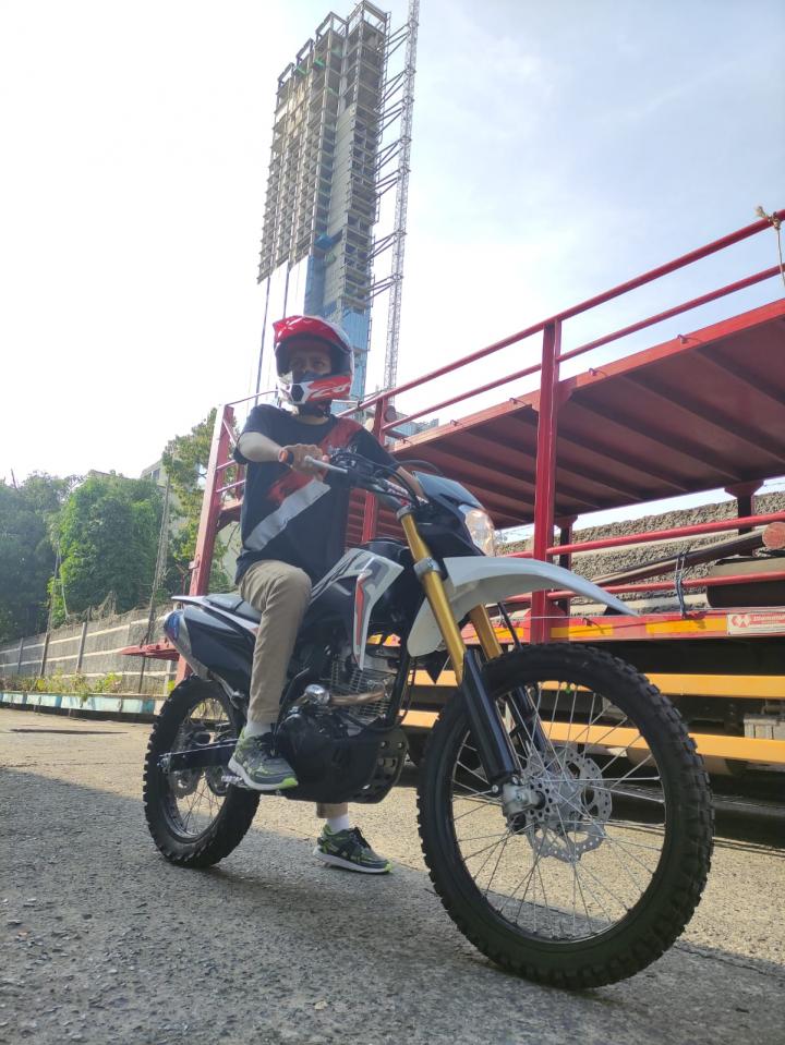 Warunk Sparepart Beri Diskon Helm Suka-Suka